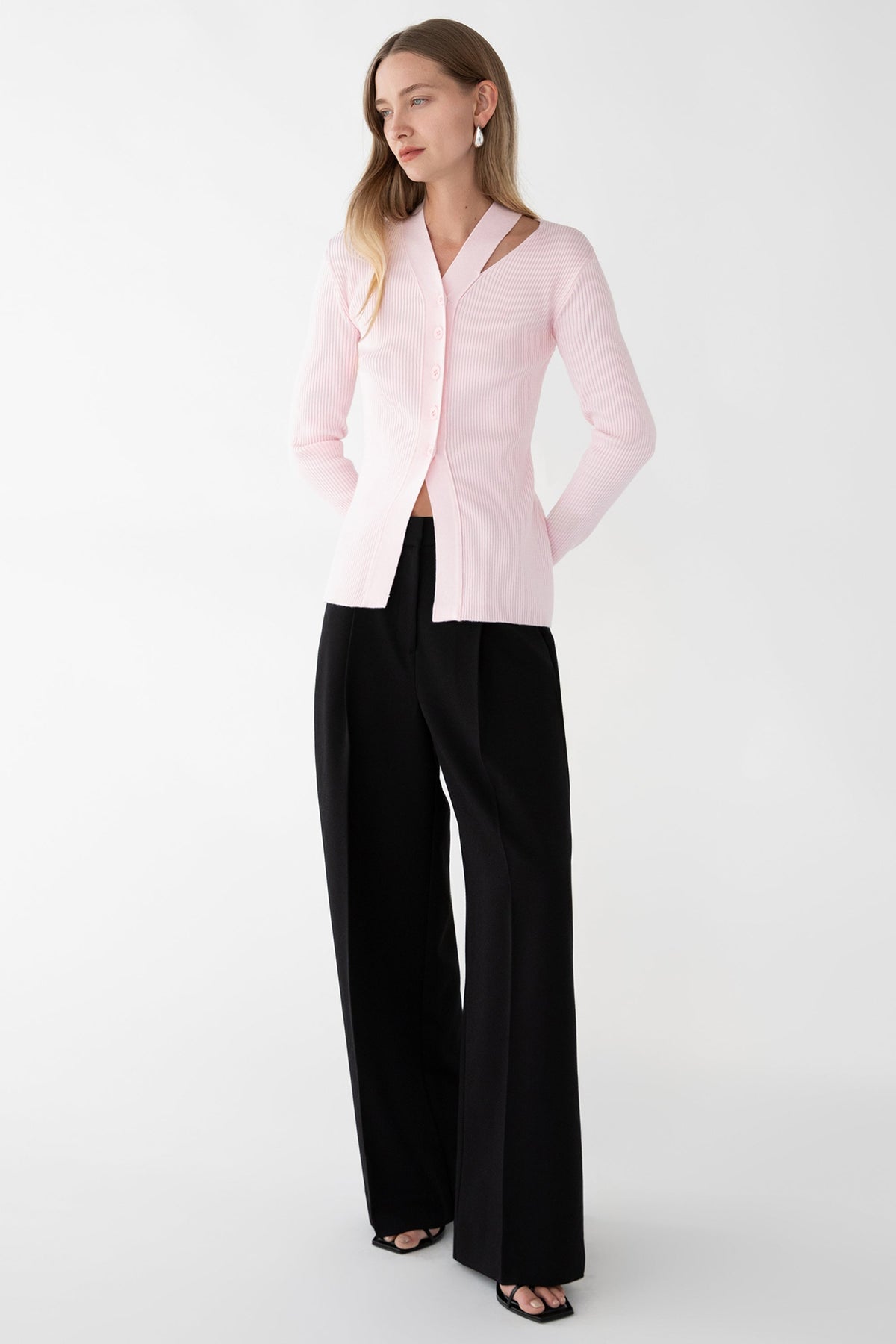 CUT OUT DETAIL BUTTON-FRONT CARDIGAN